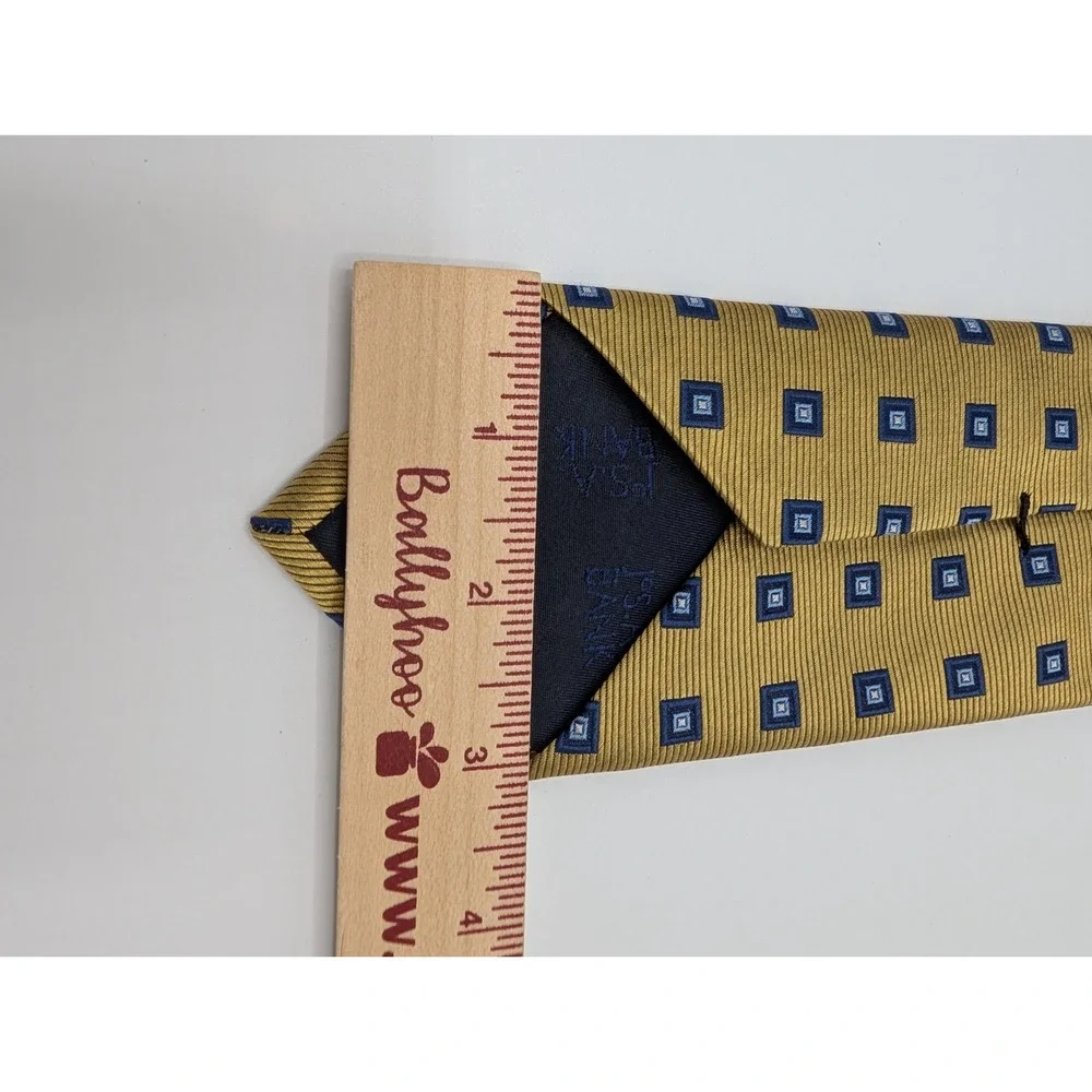 Jos. A. Bank Traveler 100% Silk Men's Neck Tie Geometric Squares